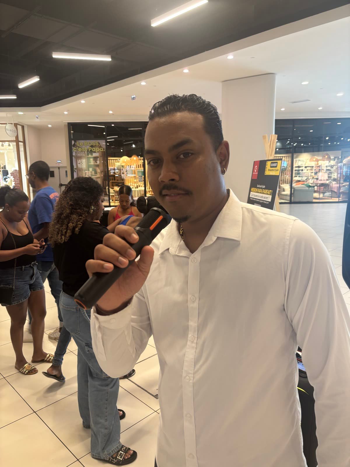 DJ Ken à l'animation micro d'une soirée d'entreprise à La Réunion
