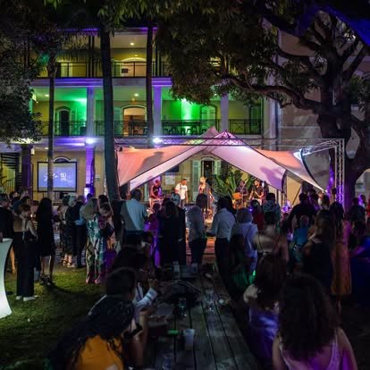 Soirée en jardin avec éclairage et tentes à La Réunion